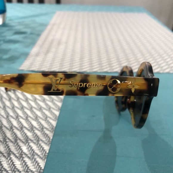Authentic Louis Vuitton supreme x brown glasses . - Picture 3 of 7